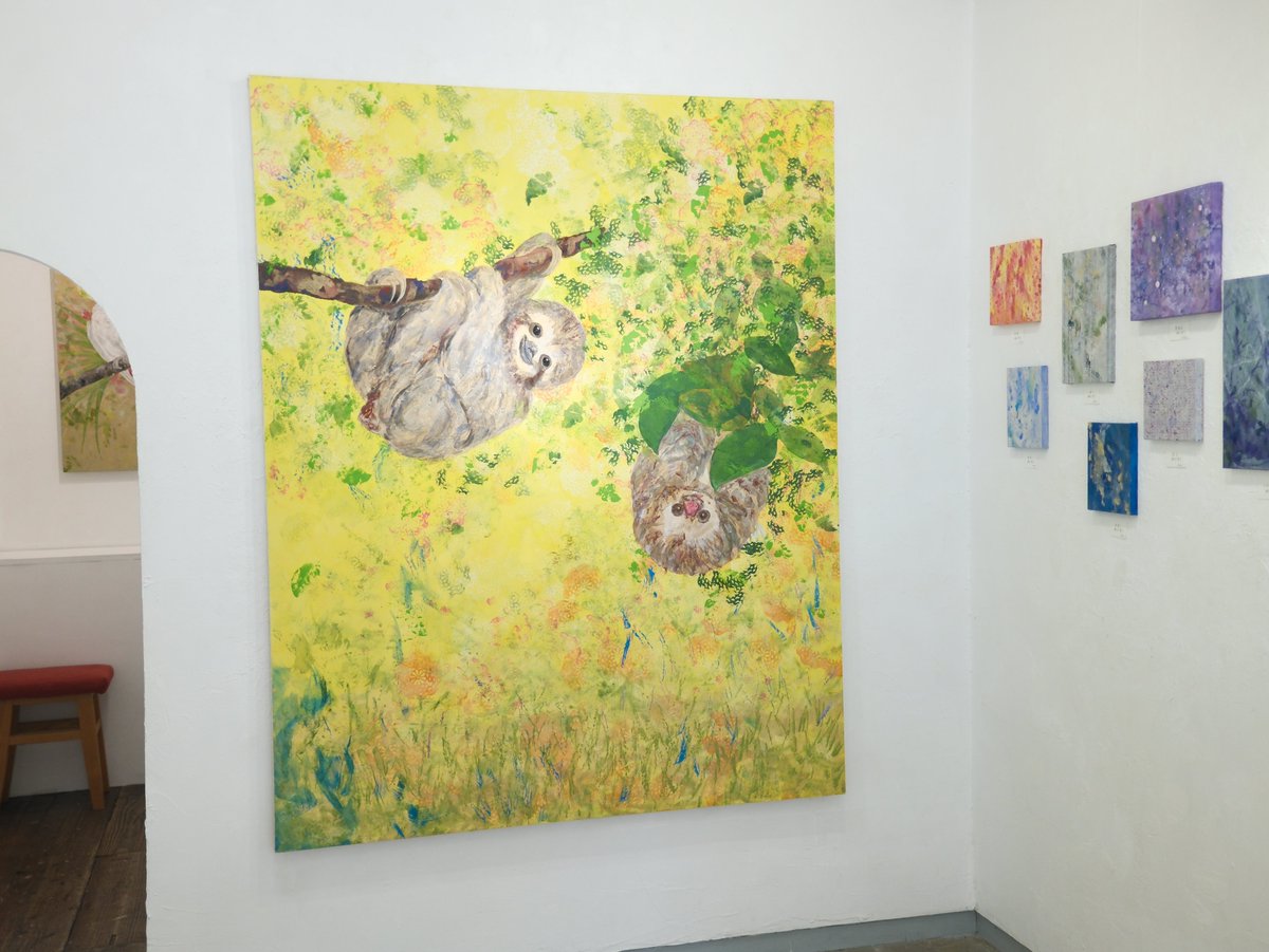 nenohoshi's tweet photo. 本日もあと少し19時まで。
明日の作家在廊13-15時までの予定です。
画像の作品はナマケモノ🦥
--- 
磯村 貴子 個展　ー大好きな時間ー   
2026.6.3(水)〜6.8(月)   
13:00〜19:00 ※最終日16:00まで   
https://t.co/n7mo65MaHx https://t.co/m6s4MN8EYS