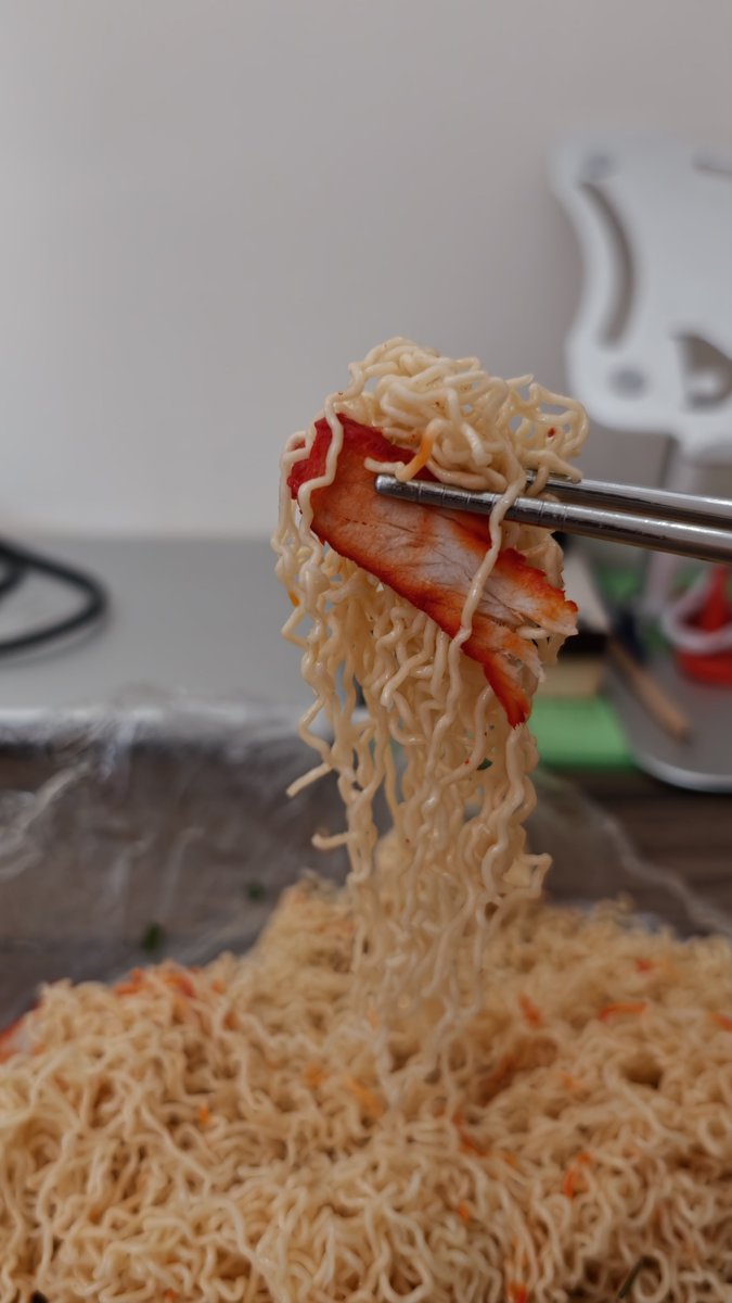 bongkersz's tweet photo. Lama tak makan kolo mee segiempat. https://t.co/TLYs1GPORi