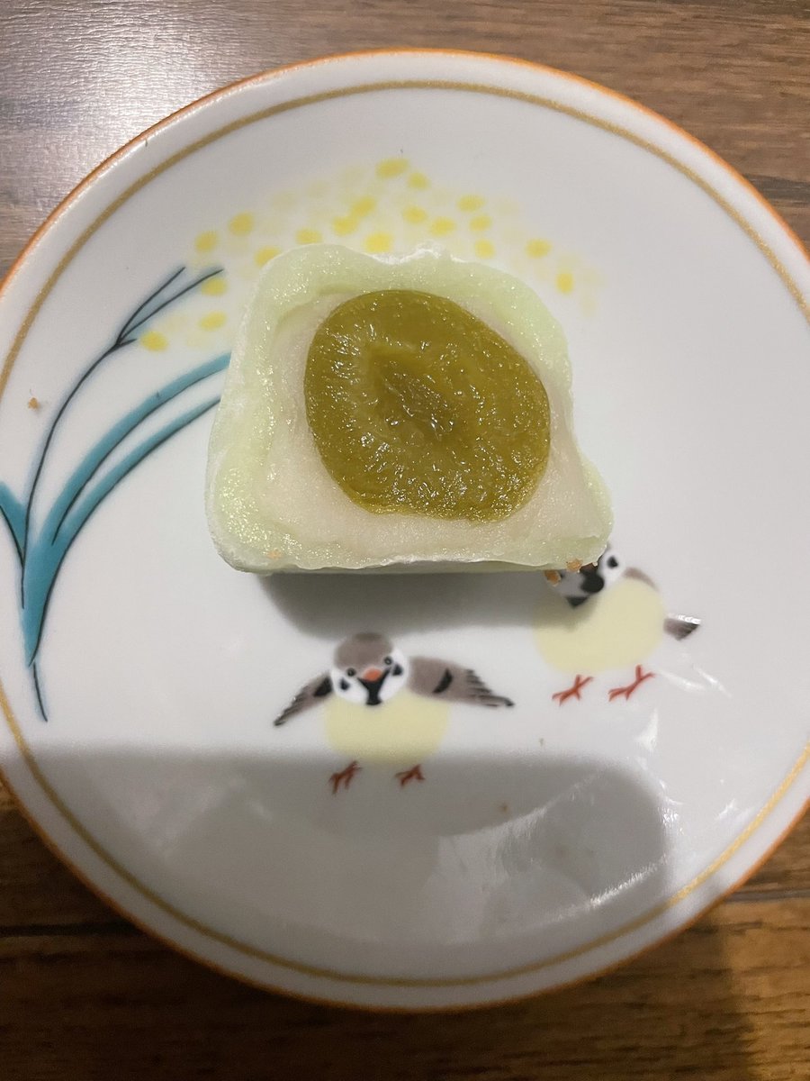 Grace_dq10's tweet photo. 青梅大福というもの初めて食べた
おいしいね😋 https://t.co/vUxeYBmwy5