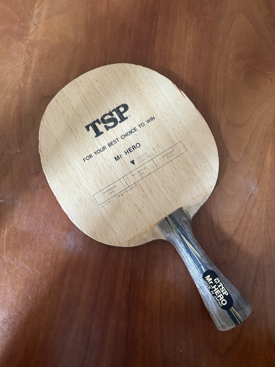 chion777's tweet photo. 卓球を初めて一番最初に握ったラケット🏓

小学生低学年でも握れるように父が削ってくれたグリップ。

もう使わないけど、捨てるなんてできない。
そんな思い出をアップサイクルしました♻️

一枚のラケットからキーホルダーとスマホスタンドを作成！

昔の用具が色褪せることなく、今の自分を支えてくれています☺️

#卓球アップサイクル
#SDGs
#卓球からゴミをなくそう