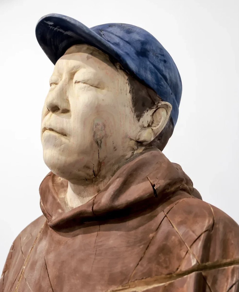kylegeeks's tweet photo. 从千面影帝到雕塑师，黄渤终于成了艺术家

这件木雕的“自画像”作品
正是黄渤在今年北京当代艺博会
展出的木刻雕塑系列之一 https://t.co/m0zg52jqQi