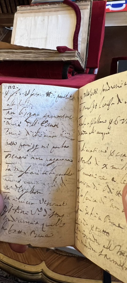 DariusRochebin's tweet photo. Non bisogna spaventarsi. (3e ligne)

«Nul besoin de s’effrayer.» Le charme absolu des carnets de Mazarin, une des plus grandes intelligences politiques - et cette notation à laquelle il ajoute: «erreur de l’absent». Richelieu disait de même: «Qui quitte la partie la perd.» https://t.co/BEQKF98mct