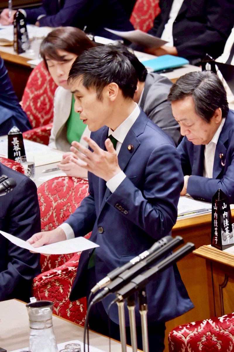 yamazoejimusyo's tweet photo. 予算委で、選挙で他候補の誹謗中傷動画をAIで一日何百本も作成、正体を隠して世論誘導することは「選挙の公正、民主主義の土台を揺るがす重大な問題では」と質問。総務大臣「重大な課題」。総理「総務大臣が答えたとおり」 
#山添拓 議員「自身の言葉で問題認識を示されないこと自体が重大」 https://t.co/qCZ88nk0AP