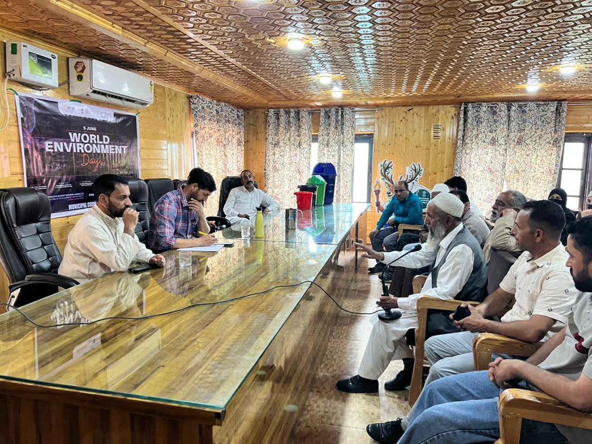 CEOMCBANDIPORA's tweet photo. Municipal Council Bandipora observed #WorldEnvironmentDay2026 with a special meeting on sustainable waste management, source segregation, and public participation for a cleaner, greener Bandipora.
 @SwachhBharatGov 
 @swachhbharat
 @moefcc 
 #WED2026 
 #SwachhBharat. https://t.co/fyvVhVElrV