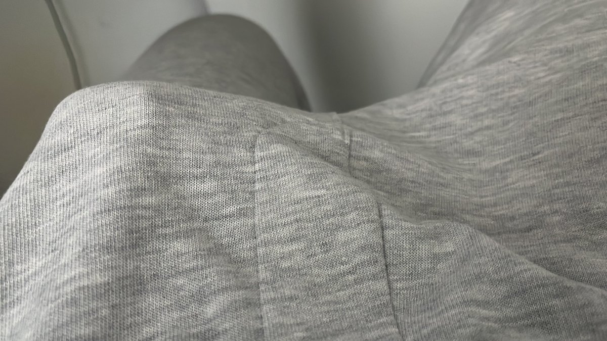 Alexmaha572's tweet photo. Hard at school, come dm me hehe https://t.co/5ThSfDrmeL