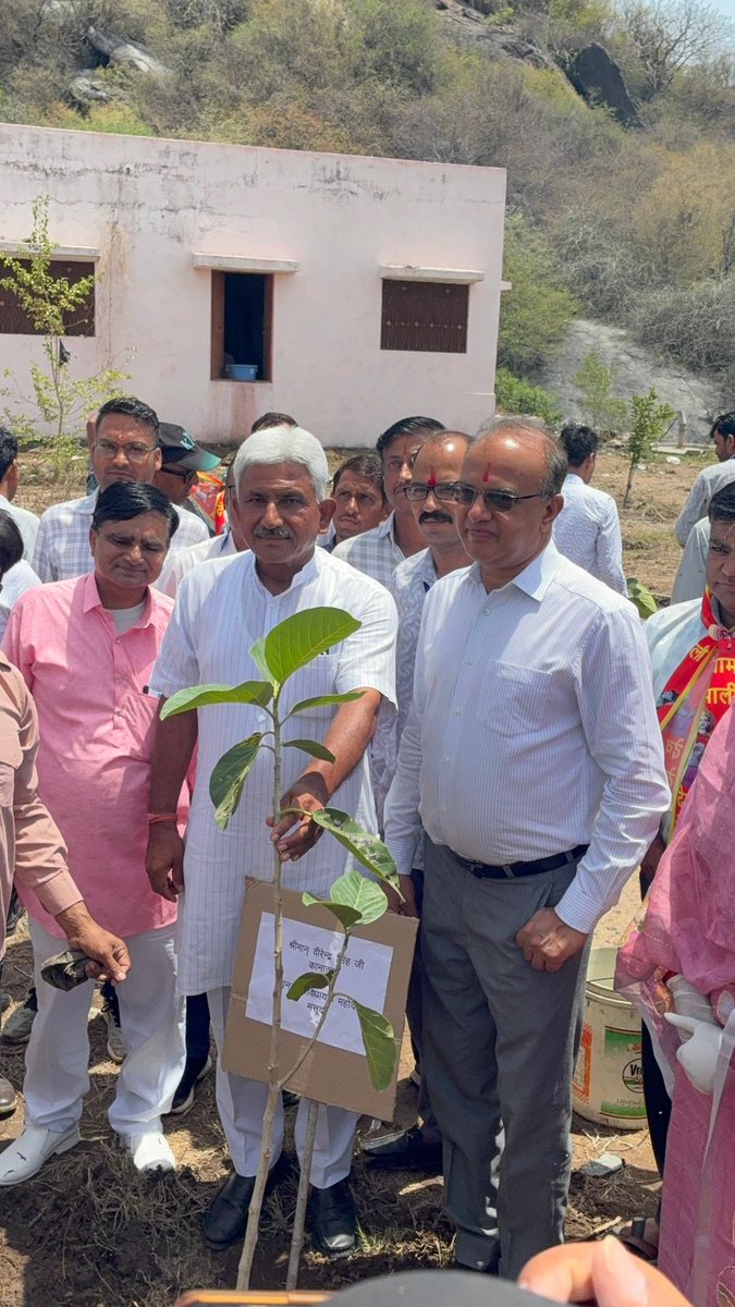 V_S_Kanawat's tweet photo. #NowForClimate
वंदे गंगा जल संरक्षण जन अभियान के तहत आज देवमाली में कार्यक्रम आयोजित किया गया
एक पेड़ मां के नाम अभियान की शुरुआत की है
साथ ही देवमाली को पॉलीथिन मुक्त रखने की शुरुआत की गई
#एक_पेड़_माँ_के_नाम
#देवनारायण_दरबार #मसूदा_विधानसभा #masuda
#NowForClimate https://t.co/oov2yfhH9A