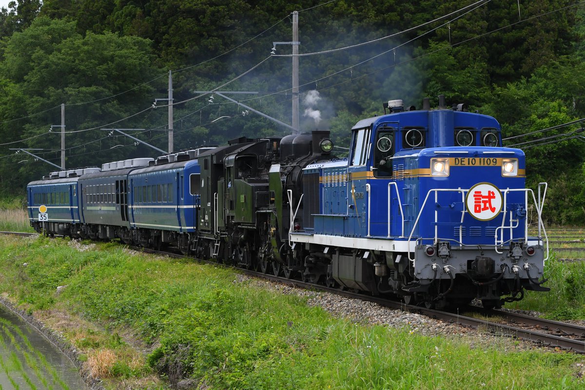 kumoya145_1201's tweet photo. 2026/06/05
試9107〜試7392レ
SL大樹「土津」 試運転
DE10 1109+C11 325+ヨ8634+青編成客車 https://t.co/NuzoUWUdiC