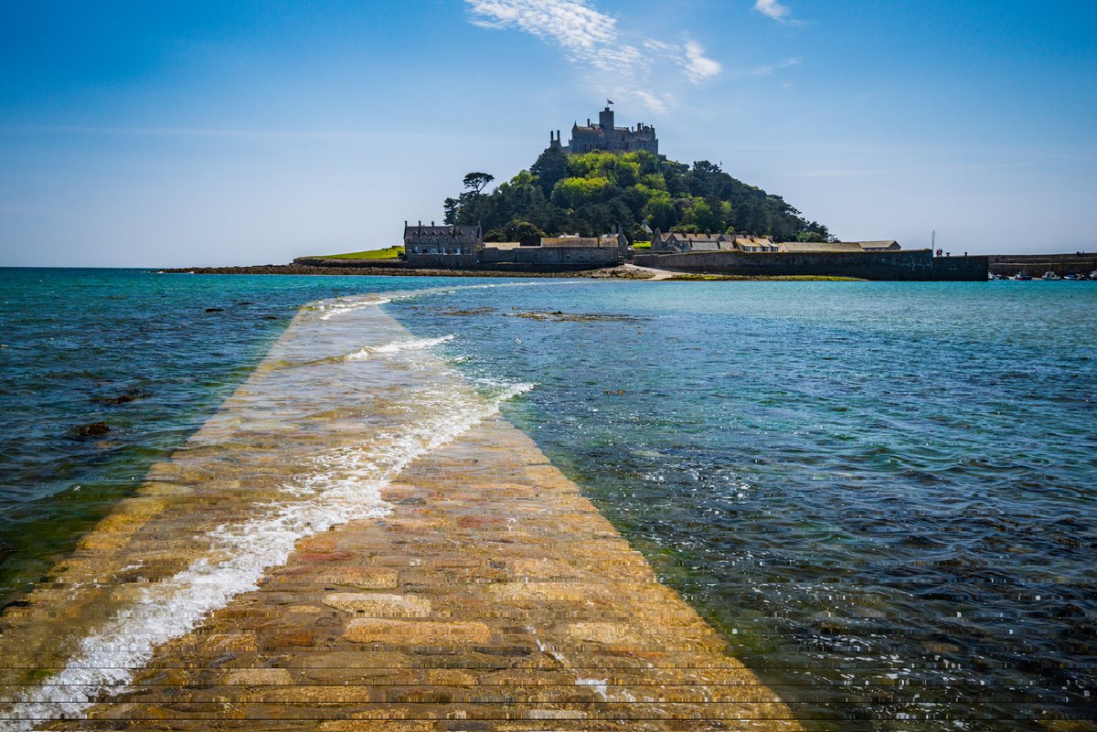 HistoriaJack's tweet photo. Saint Michael's Mount 🏴󠁧󠁢󠁥󠁮󠁧󠁿 https://t.co/FTanUytP6L