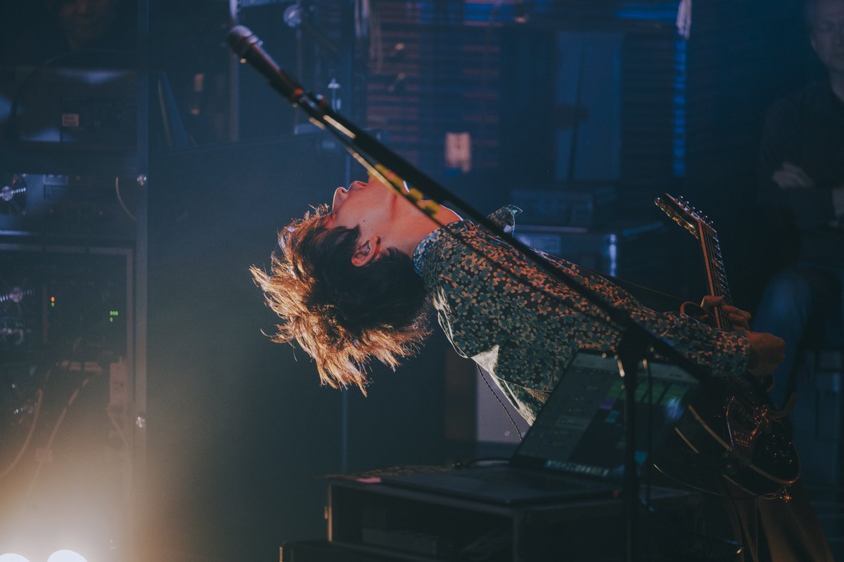 billboardlive_t's tweet photo. 【Live Report】
先月5/29に開催された『GLIM SPANKY music from NANO universe』公演のライブレポートが @Billboard_JAPAN に掲載📝
記念すべき初ビルボードライブの模様を、写真たっぷりでお届けします。
ニューアルバム『Éclore』を引っ提げて、今月から始まるツアーもお楽しみに✔

＜ライブレポート＞GLIM SPANKYが初ビルボードライブ公演、新旧ナンバーを織り交ぜて魅せた特別な一夜
https://t.co/R6MzfwRduv

@glimspanky  @remimatsuo @glim0kamemoto @nanouniverse_jp 
#billboardlivetokyo #GLIMSPANKY

Photo：新田君彦