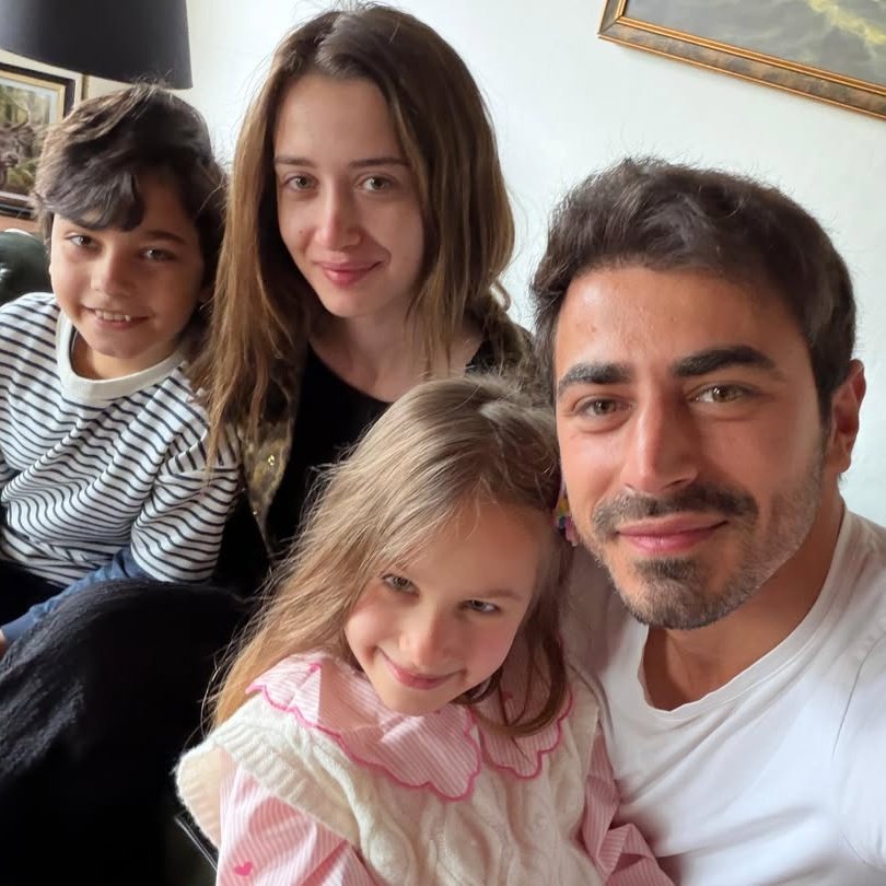 zoyarants's tweet photo. the very definition of a happy family 🥹🤏🏼 https://t.co/obQdmYhDsN