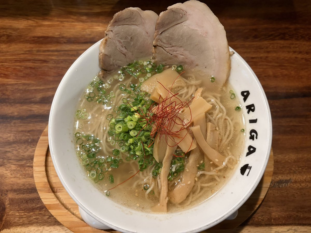 kobaa2020's tweet photo. 金曜日のご褒美ラーメン
麺屋ARIGAのリピ塩大盛。
美味しく塩分チャージ。
長らく休業してたので、再開してくれてほんと嬉しい。
今週もお疲れ様でした。 https://t.co/sd9dLR5xvP