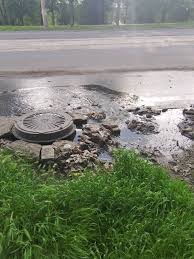NewsRealna's tweet photo. In #Talalaivka, a "stinking river" of sewage has reached the village center. Locals are calling on the occupation authorities to act. https://t.co/jF8R2AyU5K