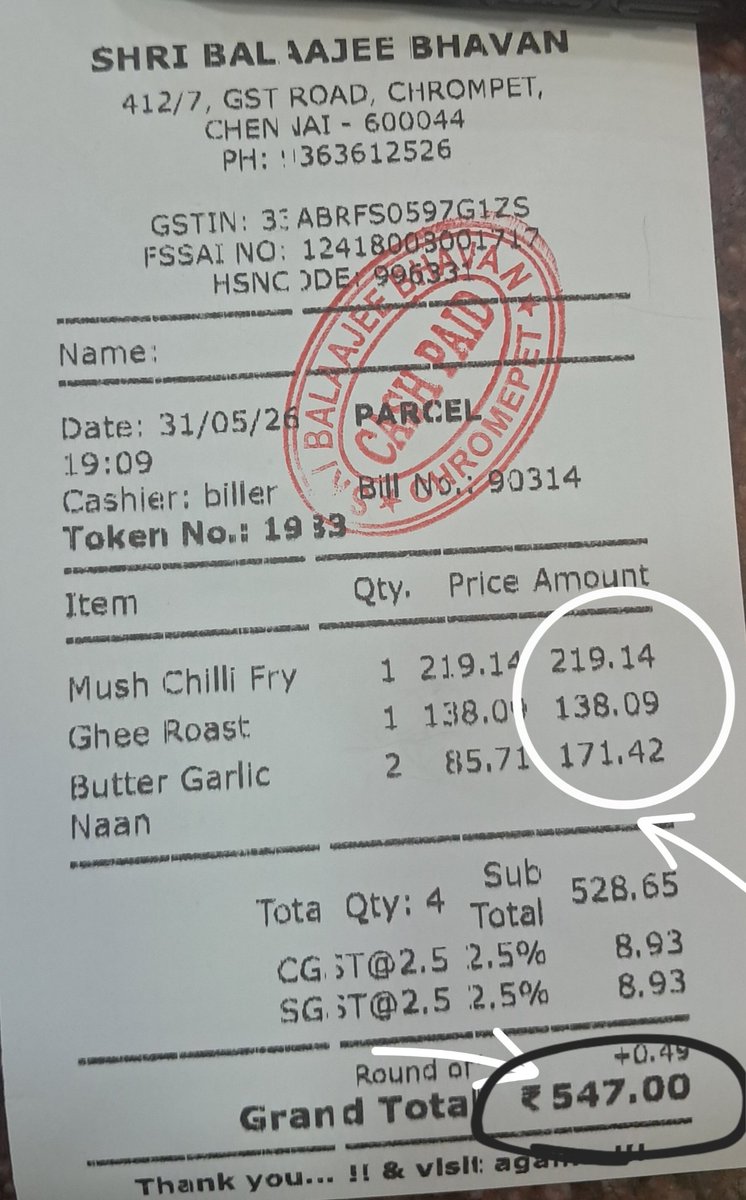 vickyfan4arr's tweet photo. This is one of the samples I collected.
Unbelievable difference of amount we are all paying @Swiggy 
 In this sample, same restaurant, same items and Swiggy charges 185rs more, just for 3 items, although I have one black membership and applied some offers. #SwiggyScams
2/3 https://t.co/qGIYHJe9IB