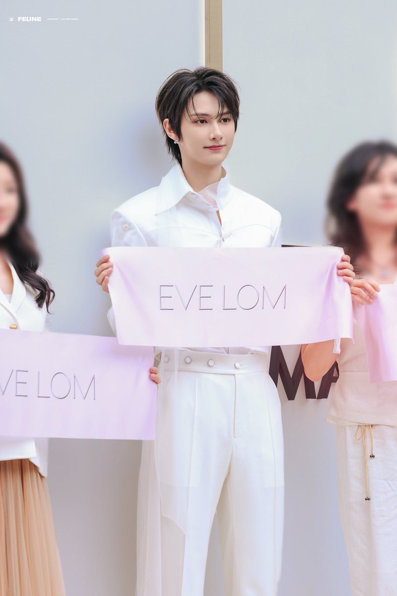 FELINE_JUNOLOGY's tweet photo. 260605 EVE LOM  행사

#준 #준휘 #JUN #문준휘 #文俊辉 #ジュン #세븐틴 #SEVENTEEN https://t.co/knszDchzss