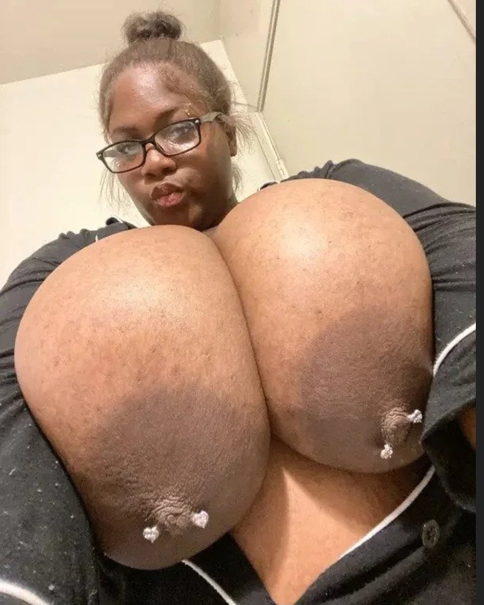 powerhouse0087's tweet photo. DOES HER SHIRT 👕 HAVE A GREAT TIME 💦🤤👀😳

😈💦💦FREAKY LARGE TITTY 
                     💦🎥FRIDAY 
 
SHE COULD FEAST AN ARMY 😈💦🤤😜👁🍼🍼

LIKE 👍 
FOLLOW 🔥 
REPOST 🔁 https://t.co/yr3cwBeylL