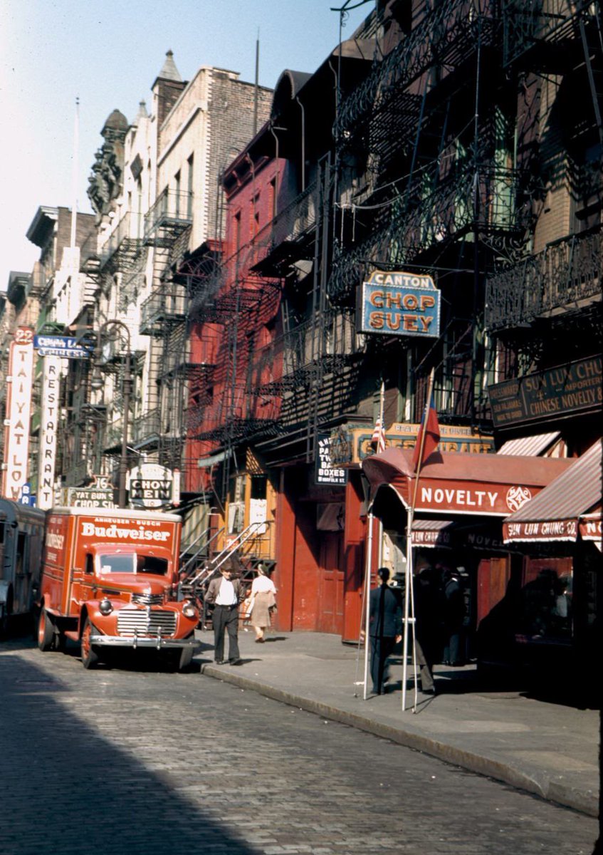For_Film_Fans's tweet photo. Chinatown - New York in 1942

📷 by Charles Cushman https://t.co/mB0mcsuKbH