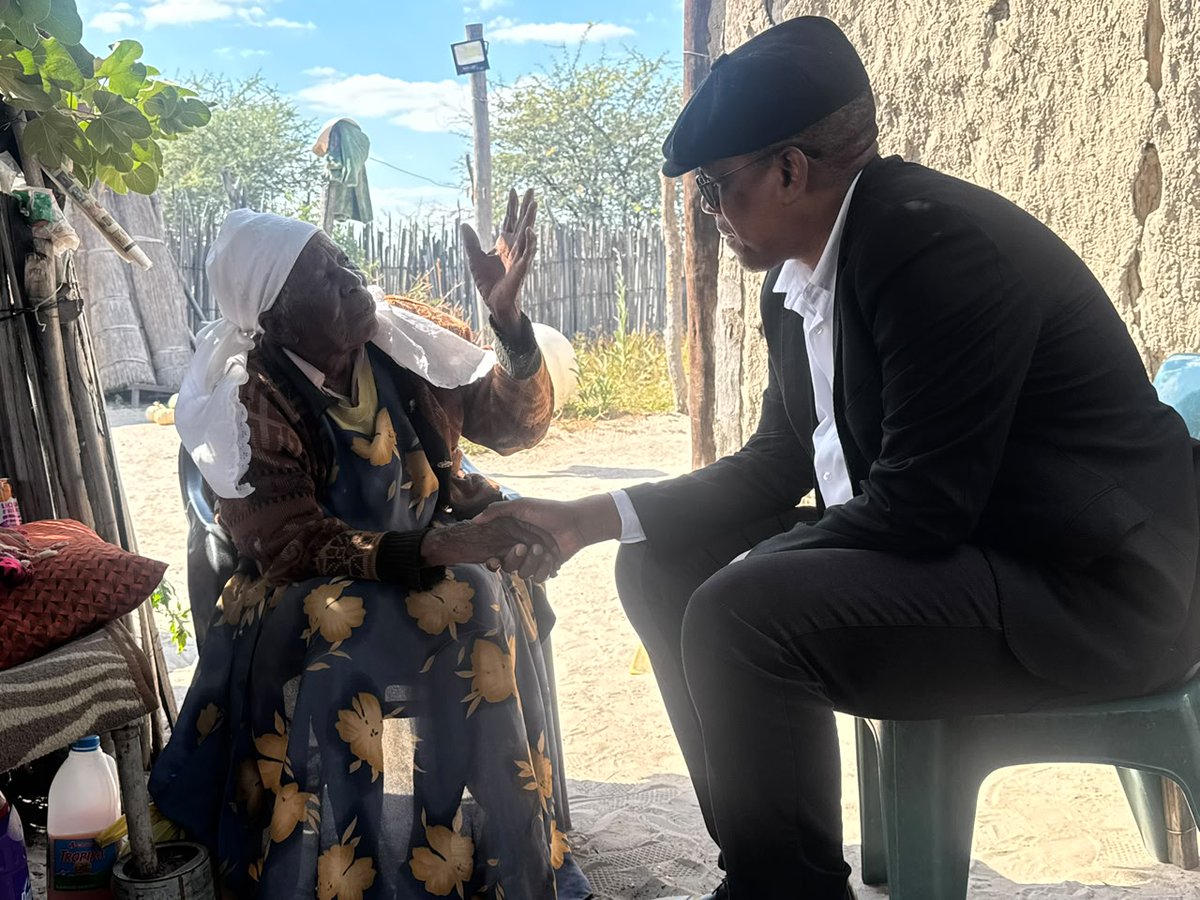 DumsSaleshando's tweet photo. “𝙏𝙝𝙚 𝙜𝙪𝙚𝙧𝙧𝙞𝙡𝙡𝙖 𝙢𝙪𝙨𝙩 𝙢𝙤𝙫𝙚 𝙖𝙢𝙤𝙣𝙜𝙨𝙩 𝙩𝙝𝙚 𝙥𝙚𝙤𝙥𝙡𝙚 𝙖𝙨 𝙛𝙞𝙨𝙝 𝙨𝙬𝙞𝙢𝙨 𝙞𝙣 𝙩𝙝𝙚 𝙨𝙚𝙖”

The above quote from Mao Zedong’s principle of guerrilla warfare remains relevant to modern day politics. Loosely translated, it means that a politician
must operate in the public sphere as seamlessly as fish move through water.

This week has been about visiting the smallest settlements of Maun North that
seldom get the attention of national leaders and public servants. I sat among them, listened to their concerns, offered them my counsel and we established a workable consensus on the way forward. Some of those that could not make it to the designated meeting places, we visited them at their homesteads and made time to hear their concerns.

Thanks to everyone who came out to engage with us, 𝗥𝗲 𝗨𝘁𝗹𝘄𝗶𝗹𝗲 𝗧𝗵𝗼𝗺𝗼 𝗬𝗮 𝗟𝗼𝗻𝗮.
#MaunNorth
#Leadership
#Botswana
#askdumelang