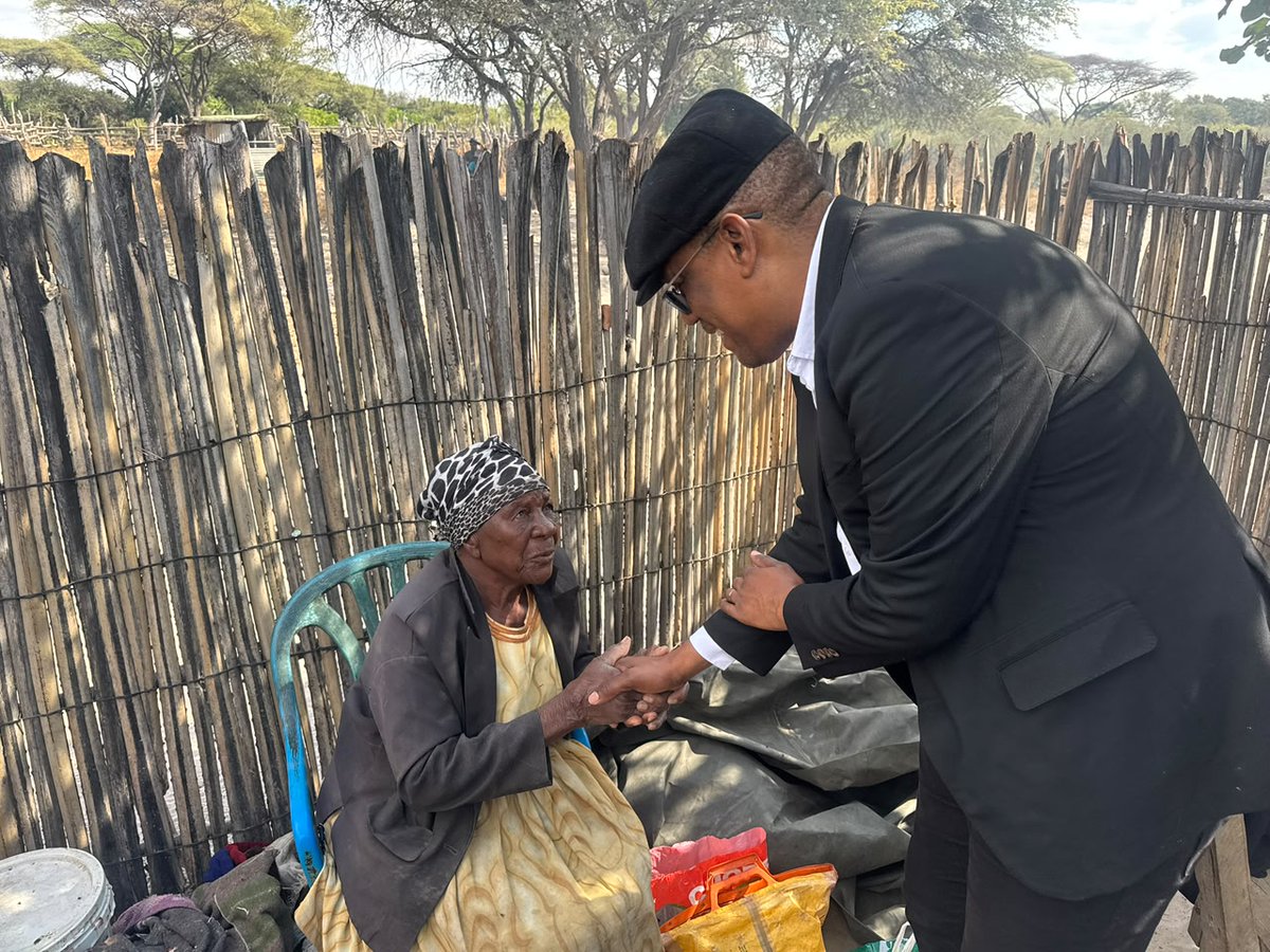 DumsSaleshando's tweet photo. “𝙏𝙝𝙚 𝙜𝙪𝙚𝙧𝙧𝙞𝙡𝙡𝙖 𝙢𝙪𝙨𝙩 𝙢𝙤𝙫𝙚 𝙖𝙢𝙤𝙣𝙜𝙨𝙩 𝙩𝙝𝙚 𝙥𝙚𝙤𝙥𝙡𝙚 𝙖𝙨 𝙛𝙞𝙨𝙝 𝙨𝙬𝙞𝙢𝙨 𝙞𝙣 𝙩𝙝𝙚 𝙨𝙚𝙖”

The above quote from Mao Zedong’s principle of guerrilla warfare remains relevant to modern day politics. Loosely translated, it means that a politician
must operate in the public sphere as seamlessly as fish move through water.

This week has been about visiting the smallest settlements of Maun North that
seldom get the attention of national leaders and public servants. I sat among them, listened to their concerns, offered them my counsel and we established a workable consensus on the way forward. Some of those that could not make it to the designated meeting places, we visited them at their homesteads and made time to hear their concerns.

Thanks to everyone who came out to engage with us, 𝗥𝗲 𝗨𝘁𝗹𝘄𝗶𝗹𝗲 𝗧𝗵𝗼𝗺𝗼 𝗬𝗮 𝗟𝗼𝗻𝗮.
#MaunNorth
#Leadership
#Botswana
#askdumelang