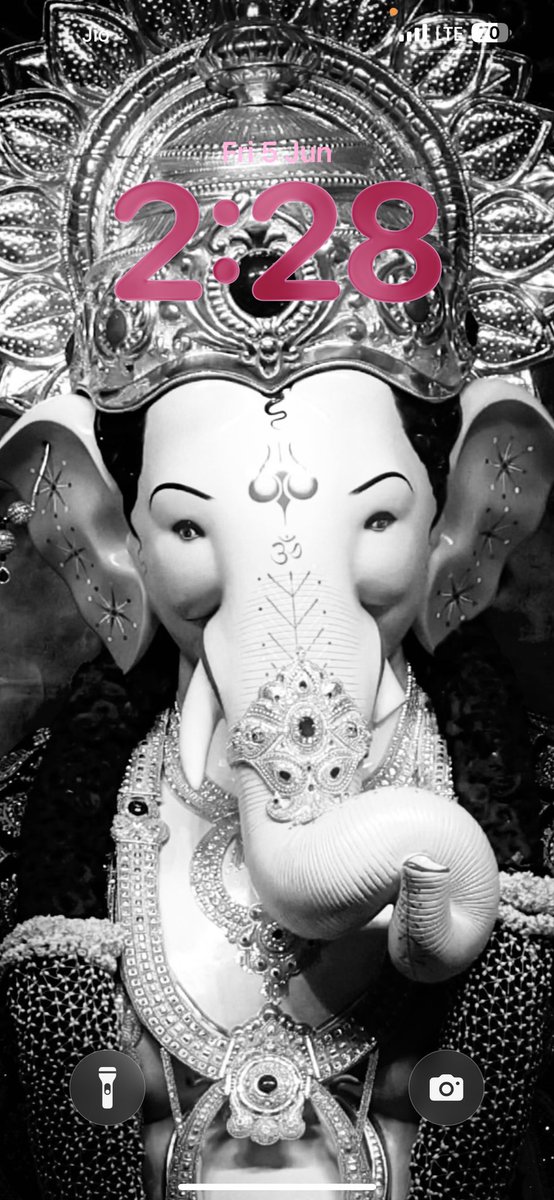 oyesunnny_'s tweet photo. @reliancejio I am not getting 5G network! 

However in different handset getting the 5G, how is possible ❓❓❓❓❓❓❓❓ https://t.co/1nGOfkZQY0