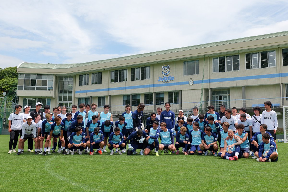 Jubiloiwata_YFC's tweet photo. 以降はオフ期間に入り、チームトレーニングは実施いたしません。
2026/27シーズンの始動日など今後のスケジュールは、決まり次第お知らせいたします。

最後まで温かい応援をいただき、ありがとうございます。
百年構想リーグ最終戦も、ぜひヤマハスタジアムで共に戦ってください🔥

🔜 明治安田J2･J3百年構想リーグ PO 第2戦
🆚 FC大阪
📆 6/6(土)16:00
🏟 ヤマハスタジアム

▼チケットはこちら
https://t.co/Z8bGkurnvn

#ジュビロ磐田 #jubilo