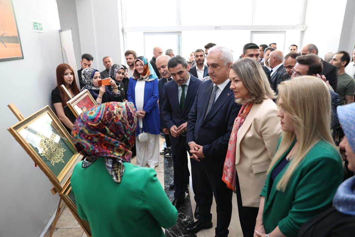 TCMusValiligi's tweet photo. "Hayat Boyu Öğrenme" Haftası etkinlikleri kapsamında düzenlenen sergi açılışından kareler.#Muş📸
@Valiavnicakir

📍Muş Öğretmenevi https://t.co/qZEQdeg2Mr