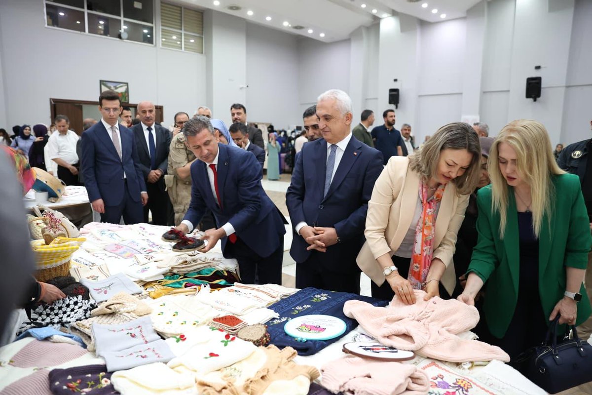 TCMusValiligi's tweet photo. "Hayat Boyu Öğrenme" Haftası etkinlikleri kapsamında düzenlenen sergi açılışından kareler.#Muş📸
@Valiavnicakir

📍Muş Öğretmenevi https://t.co/qZEQdeg2Mr