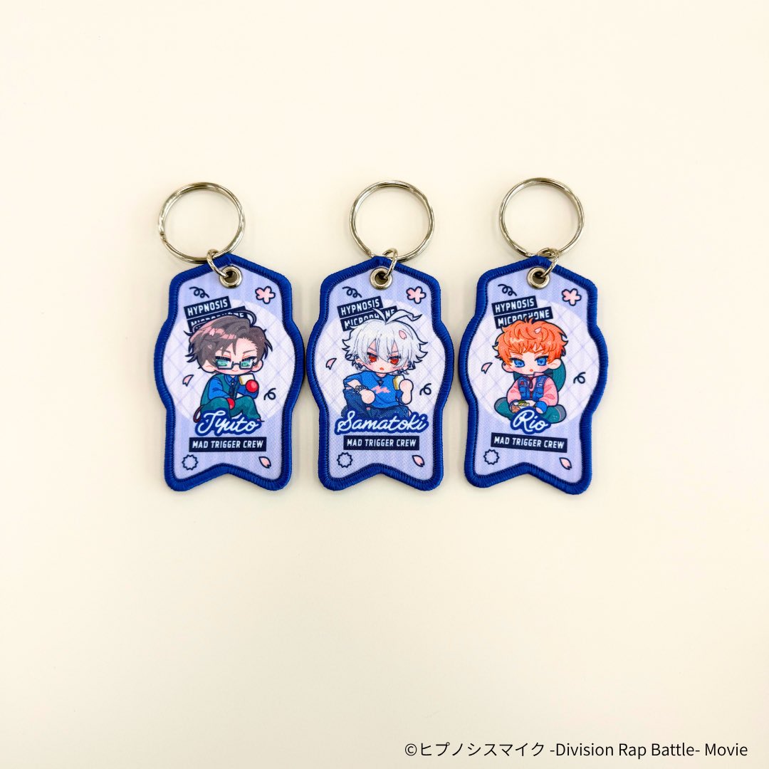 Karel_EC's tweet photo. ／
映画『ヒプノシスマイク -Division Rap Battle-』×SHIBUYA109 ONLINE STORE
EC販売中!!
＼

商品紹介～フライトタグ/クリアPVCポーチ

刺繍風のデザインが存在感抜群のフライトタグ✨
小物収納に便利なクリアPVCポーチ👝
組み合わせて使うのも◎
※フライトタグとクリアPVCポーチは別売りです。それぞれの商品ページよりご購入ください。

ぜひチェックしてみてくださいね✅

📝 販売期間：2026年5月21日(木)12:00～2026年6月7日(日)23:59

商品ページはこちら
https://t.co/oWRQ6oczkN

#ヒプノシスマイク　#ヒプムビ