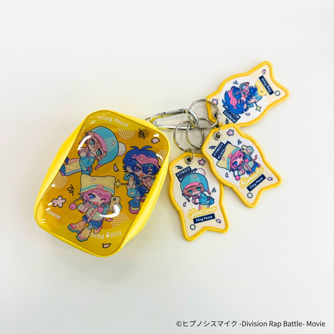 Karel_EC's tweet photo. ／
映画『ヒプノシスマイク -Division Rap Battle-』×SHIBUYA109 ONLINE STORE
EC販売中!!
＼

商品紹介～フライトタグ/クリアPVCポーチ

刺繍風のデザインが存在感抜群のフライトタグ✨
小物収納に便利なクリアPVCポーチ👝
組み合わせて使うのも◎
※フライトタグとクリアPVCポーチは別売りです。それぞれの商品ページよりご購入ください。

ぜひチェックしてみてくださいね✅

📝 販売期間：2026年5月21日(木)12:00～2026年6月7日(日)23:59

商品ページはこちら
https://t.co/oWRQ6oczkN

#ヒプノシスマイク　#ヒプムビ