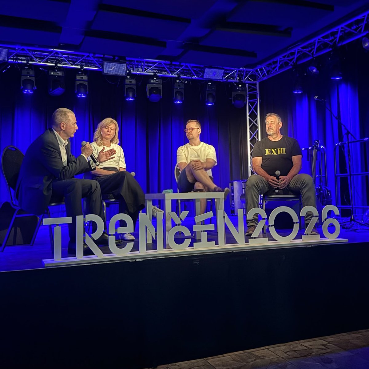 PLInstitutBrat's tweet photo. Včera sme v rámci @Trencin2026 diskutovali o odkaze Solidarity. @M_Gniazdowski pripomenul 4.06.1989, začiatok konca totality v 🇵🇱 a regióne.

Témou bol aj legendárny festival vo Vroclave (1989), kde Česi a Slováci s Poliakmi spoločne snívali o slobode. Solidarita nepozná hranice! https://t.co/Lz0YhcaUb9