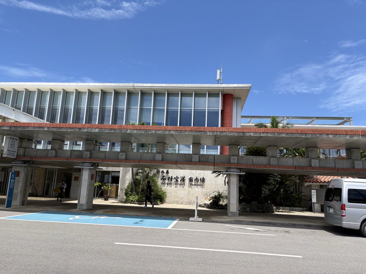yu051123's tweet photo. 今日は石垣往復。
石垣は雨予報だったのに晴天…というよりめちゃくちゃ暑い。朝は関東涼しかったはずなのに😅
そばもジェラートも美味しかった☺️
普通に家族で遊びに来たい！ https://t.co/x7hEnhGpkX
