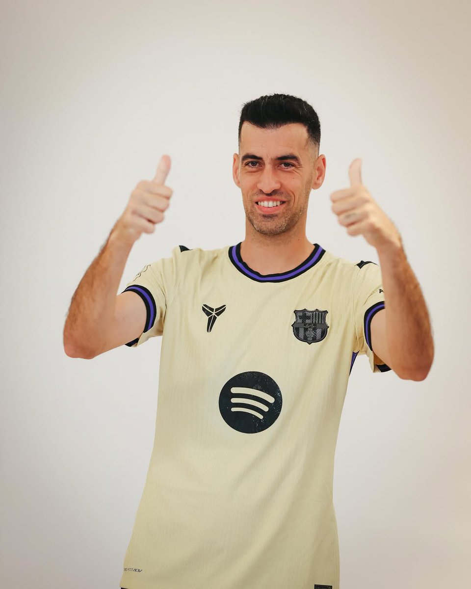 forcabarca_ar's tweet photo. 📸 ألبا و بوسكيتس من جلسة تصوير نادي برشلونة للأساطير https://t.co/yFc2Ja4FeK