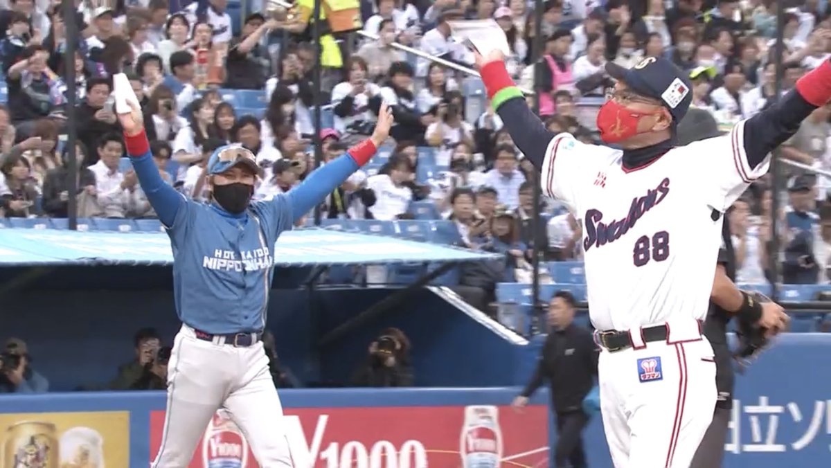yosuke1106a's tweet photo. 両監督ともエンターテイナーすぎて笑う
 #lovefighters https://t.co/5Prf8NhYC7