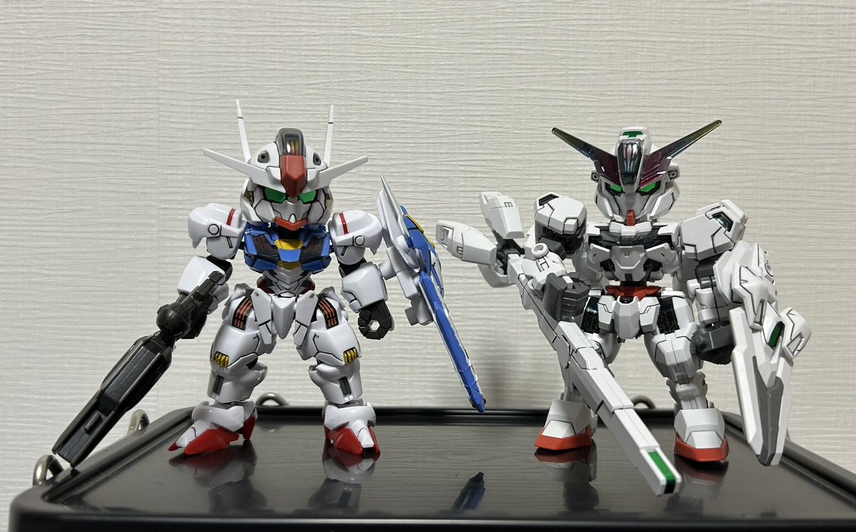 m_naoking's tweet photo. 自分も真似して作製しました(◜ᴗ◝ )
黄色、赤、水色を筆塗りでちょちょいと部分塗装✌️シールも少しだけ使用。
SDCSキャリバーンともサイズ感が近く、大満足！
あと、水色はエアリアルの専用水性塗料にしたんですが、凄い可愛らしい色💕
 #ブロックロス #SDCS #ガンプラ #エアリアル https://t.co/wKAkzMutGW
