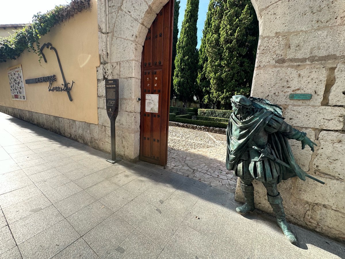 CyLEsVida's tweet photo. La Casa Museo Zorrilla, en Valladolid, recrea el ambiente romántico del siglo XIX, su jardín es uno de los rincones con más encanto de la ciudad. El autor de Don Juan Tenorio nació en esta casa, pasó en ella su infancia y a ella regresará en su edad adulta. https://t.co/Ey1YYvEv4R