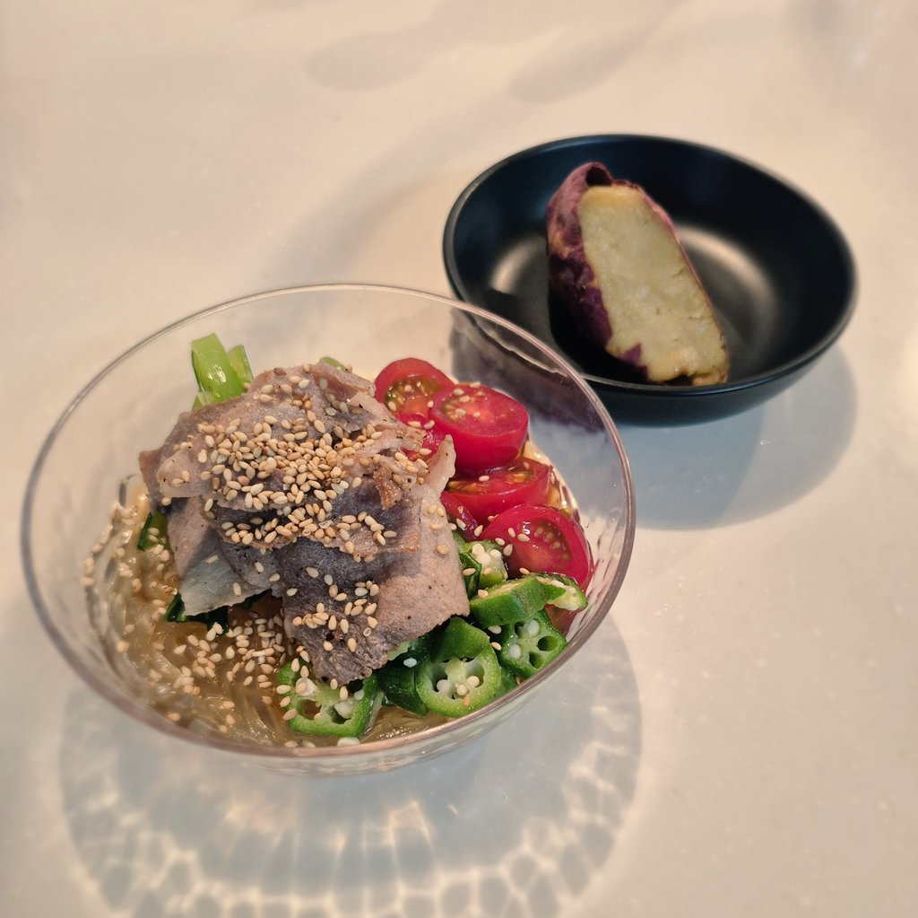 mongv8hemi's tweet photo. ダイエット中もおいしいものだけ食べていたいよね( ◜◡◝ ) https://t.co/cFkhfPEtqQ