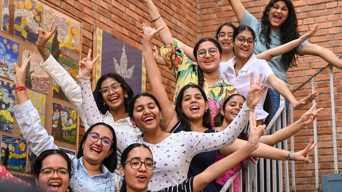IndianTechGuide's tweet photo. 🚨 JEE Advanced 2026 has achieved a historic milestone, with more than 10,000 girls qualifying for admission to the IITs for the first time. https://t.co/6sK1bd37Wi