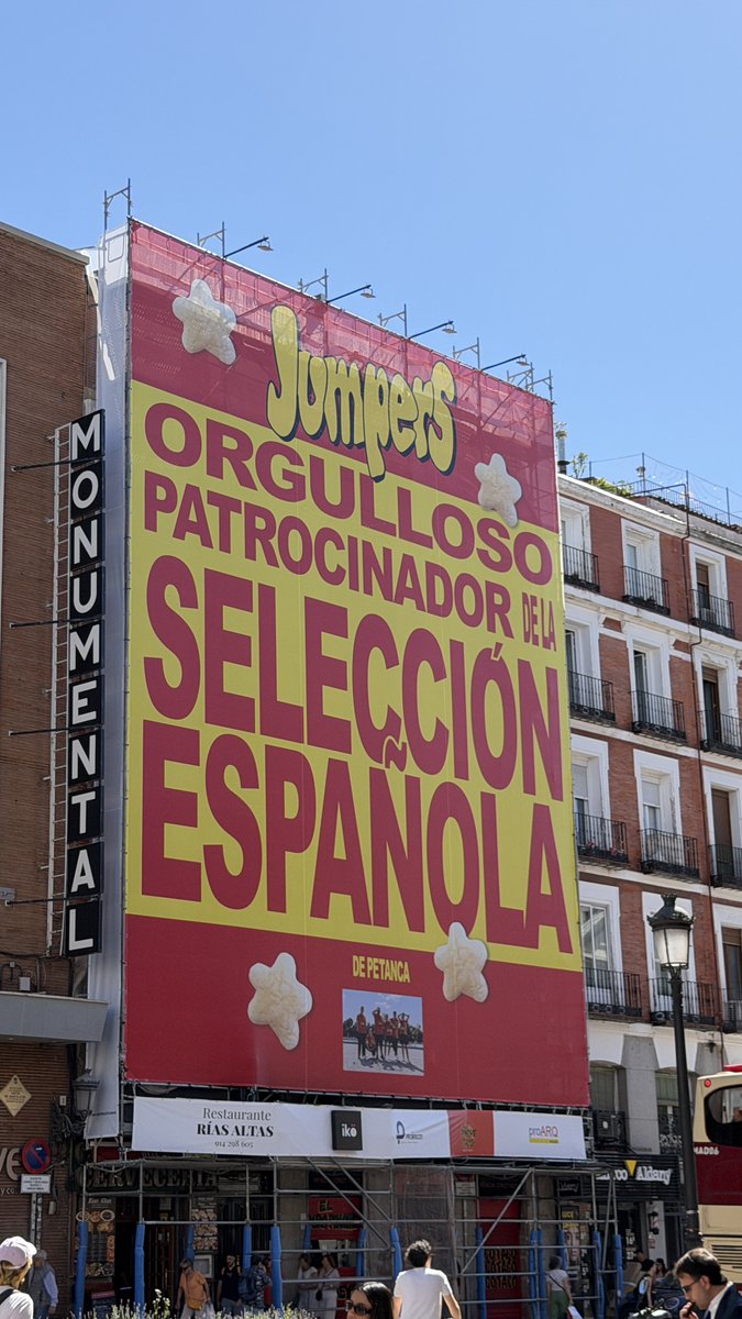 AGuzmanLo's tweet photo. Genios 🤣 #publicidad #marketing @SEFutbol @Jumpersoficial @FEPETANCA https://t.co/zsyLinRceu