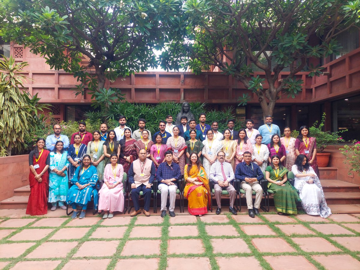icps_newdelhi's tweet photo. Today ICPS conducted programme on "Empowering Officers with knowledge about Constitutional Values and Duties" for IRHS probationary medical officers.  #ICPS #programme #ConstitutionalValues https://t.co/y1FuvinhmV