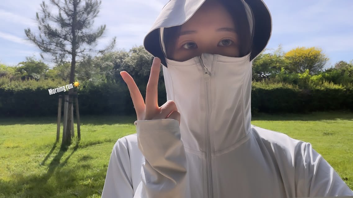 tinychen0909's tweet photo. Chạy bộ buổi sáng mà trùm như ninja rồi thở kiểu gì nổi hả con :)))))

#janeeyeh https://t.co/Lle49jTic7