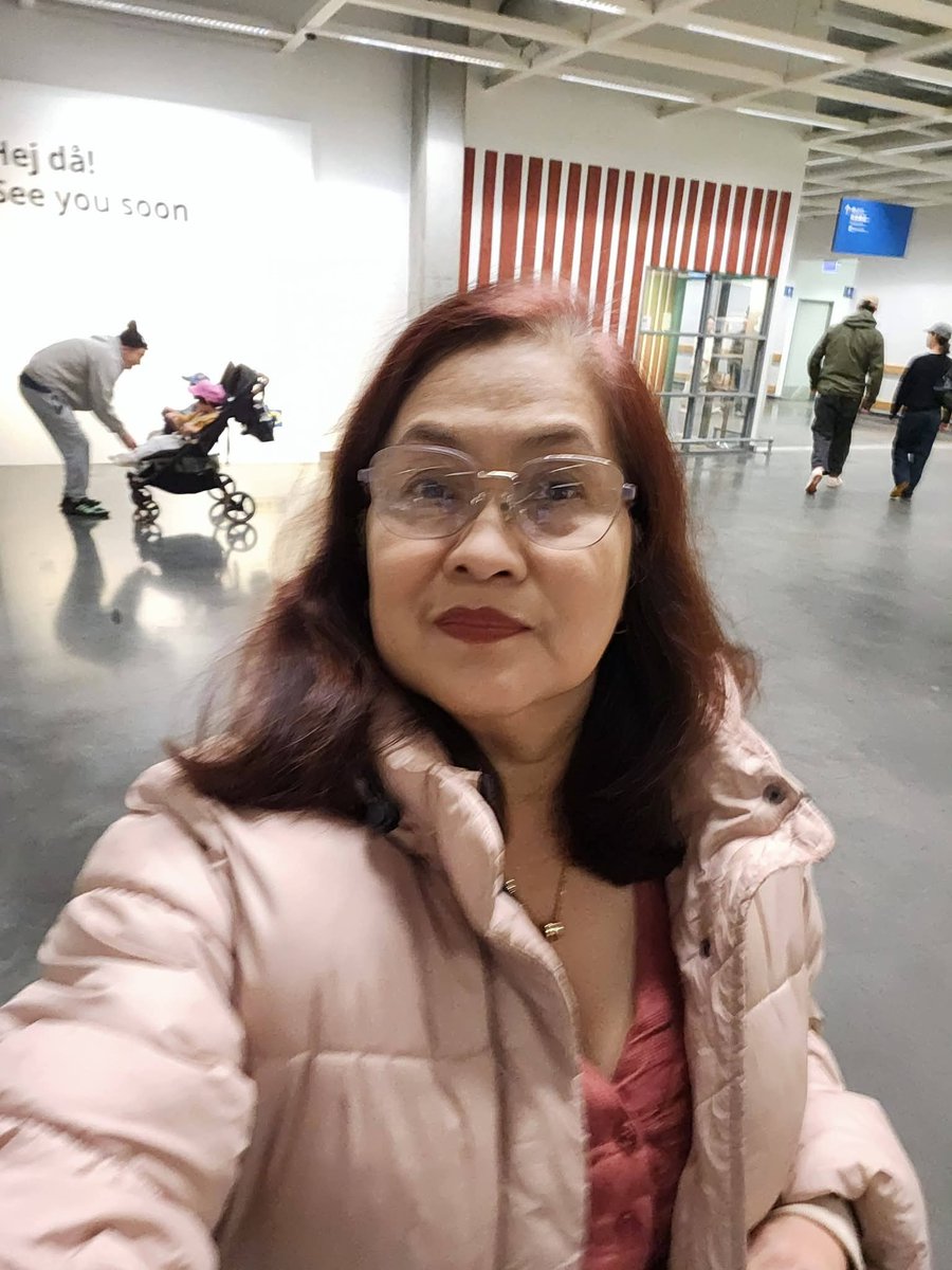 ShleeSchrivera's tweet photo. My investors are waiting for me? https://t.co/HnkwXduAmI