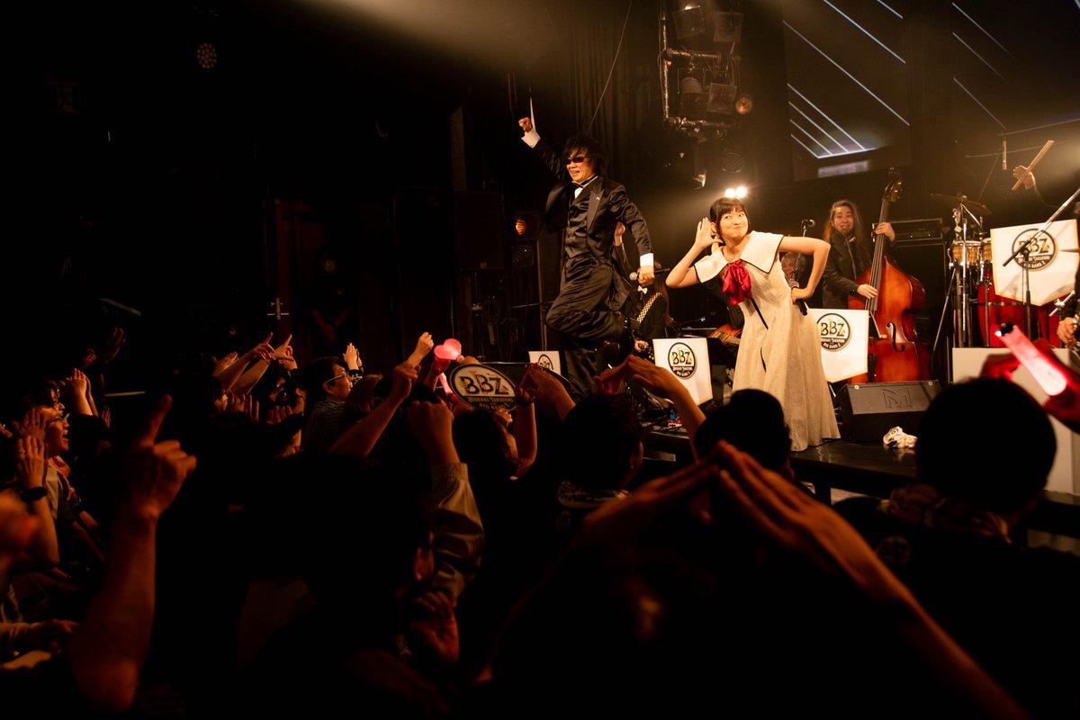 Taka_ZETKI's tweet photo. 旗揚げライブ “THE START OF Z” より。スペシャルゲストの
#串田アキラ さんのギャングラーズパラダイス。
#吉田仁美 ちゃん、まさかの
「どこから来たんですかー？」🏠！
最高でした。
#高取ヒデアキandBigBandZ 
#高取ヒデアキandBBZ https://t.co/wszr8m4tDE