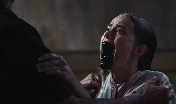 Briel_Cast's tweet photo. No me llamaba mucho ‘Diabolic’ por tener el sello de James Wan y ese tufillo a Blumhouse. 

Lo tiene, pero dentro de su visión comercial hay una historia trillada aunque bien contada, llena de ritmo y algunas sorpresas. 

No molesta, y eso ya es. https://t.co/qoMSUPVSbt