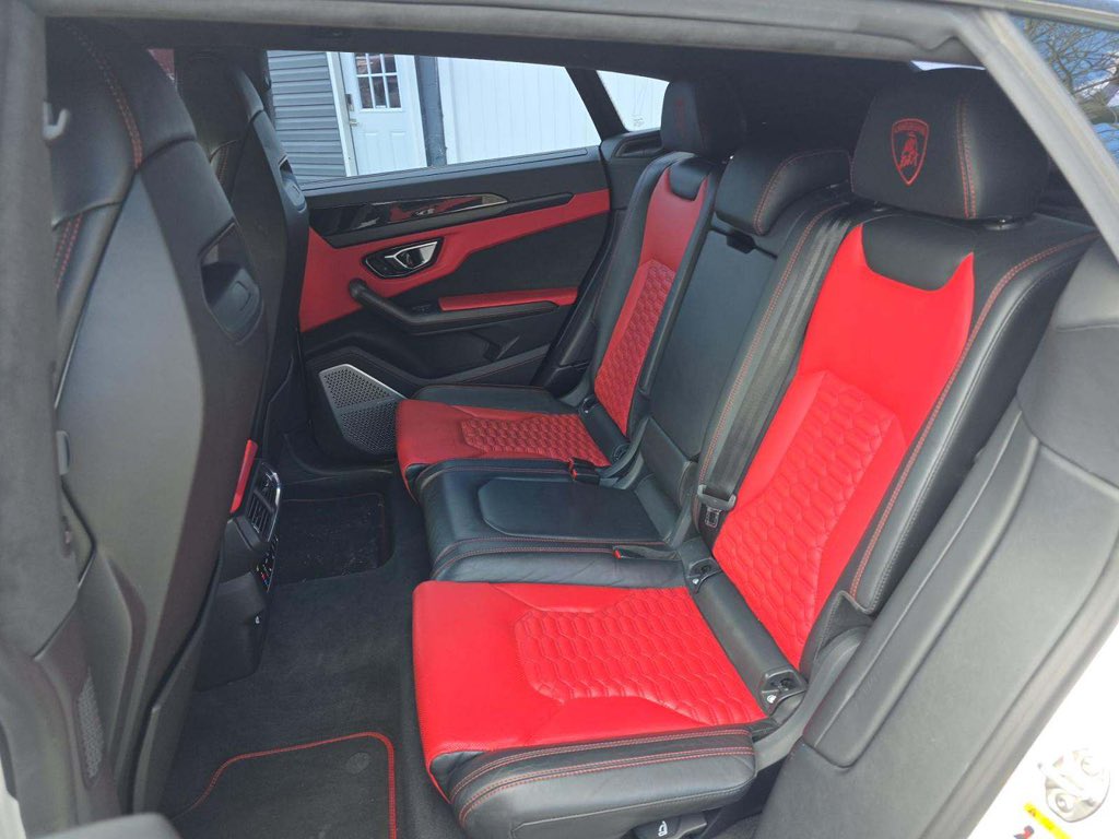Kinglamarr___'s tweet photo. 2021 Lamborghini Urus
From the US straight to your doorstep in Nigeria! 🇳🇬

🏷️: ₦288 million ($206K) ONLY
 (All-in: buy + ship + customs + detailing + delivery)  
ETA: 6-8 weeks  

This could save you up to ₦80-100m vs Tokunbo units in Naija right now.
Contact for details 📥 https://t.co/gy04A8pmcM