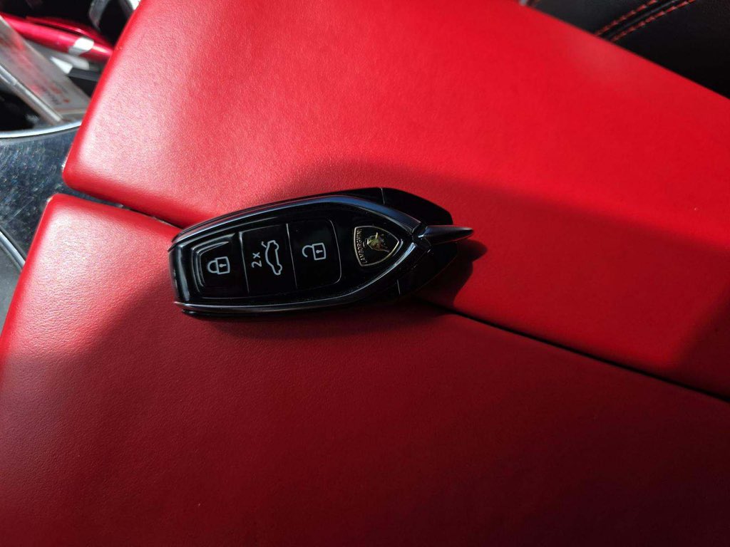 Kinglamarr___'s tweet photo. 2021 Lamborghini Urus
From the US straight to your doorstep in Nigeria! 🇳🇬

🏷️: ₦288 million ($206K) ONLY
 (All-in: buy + ship + customs + detailing + delivery)  
ETA: 6-8 weeks  

This could save you up to ₦80-100m vs Tokunbo units in Naija right now.
Contact for details 📥 https://t.co/gy04A8pmcM