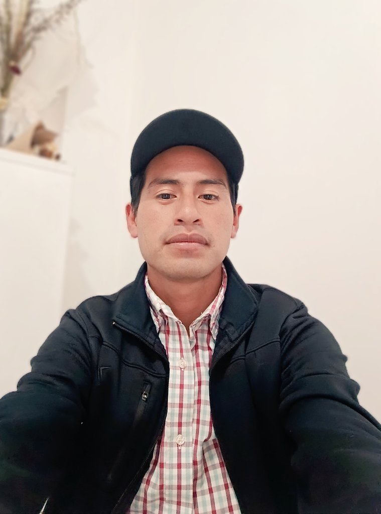 JeffChimbo's tweet photo. 1 año de tener algo con alguien y la vez nada. Una noche 🌃 
Ahora somos amigos. 😊 https://t.co/Oe9ACGtNUk