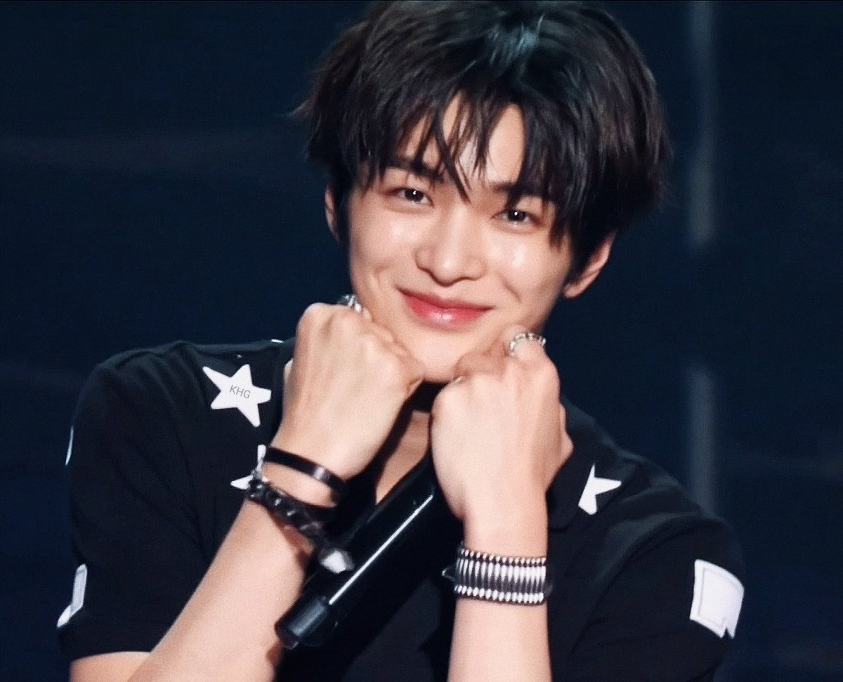 keonhoguide's tweet photo. #KEONHO #건호 ; 𝑴𝒚 𝒔𝒖𝒑𝒆𝒓𝒔𝒕𝒂𝒓 ✮ ⋆｡𖦹°‧★ https://t.co/NNwsMqzX6I