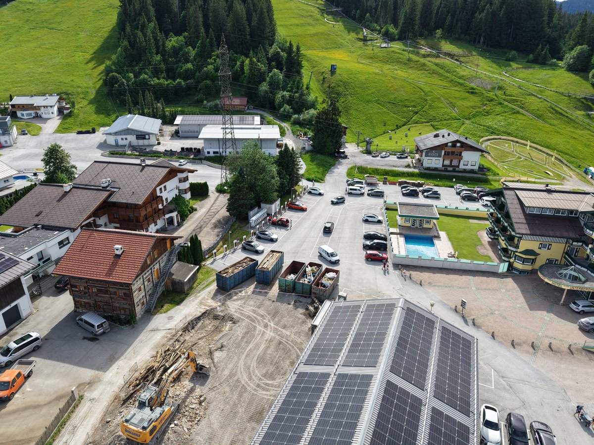 mvmeeg's tweet photo. The supercharger in Flachau already started to get more busy yesterday ahead of the Tesla Takeover ⚡️ https://t.co/GSizAQRz9K