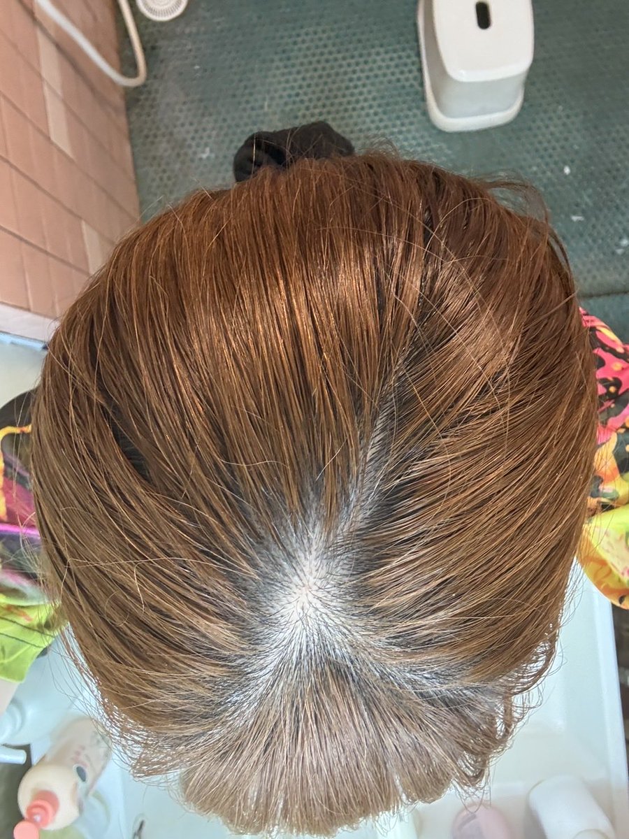 sPVGtl2Ra43491c's tweet photo. JKに分け目撮らせたのと、
JDの分け目も。　動画もJK分け目たくさん撮らせました。
#髪フェチ
#分け目フェチ
#髪こき
#分け目 https://t.co/bCmMORwNt7