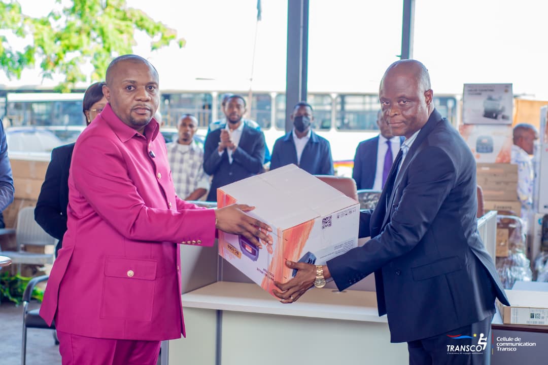 mkatanga243's tweet photo. La modernisation en marche à TRANSCO, le DG Jérémie kilubu est déterminé cette nouvelle dynamique est visible à travers la rénovation des infrastructures de travail , notamment les bureaux qui sont désormais équipés de meubles modernes 13 ans après. https://t.co/0Yeex9gnbn