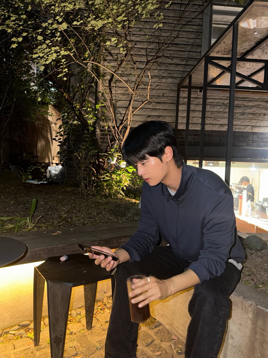 FRoad_N's tweet photo. 오늘의픽♡
가우수가고 차학연와서 행복한 그묘일 https://t.co/tYYwJCKZws